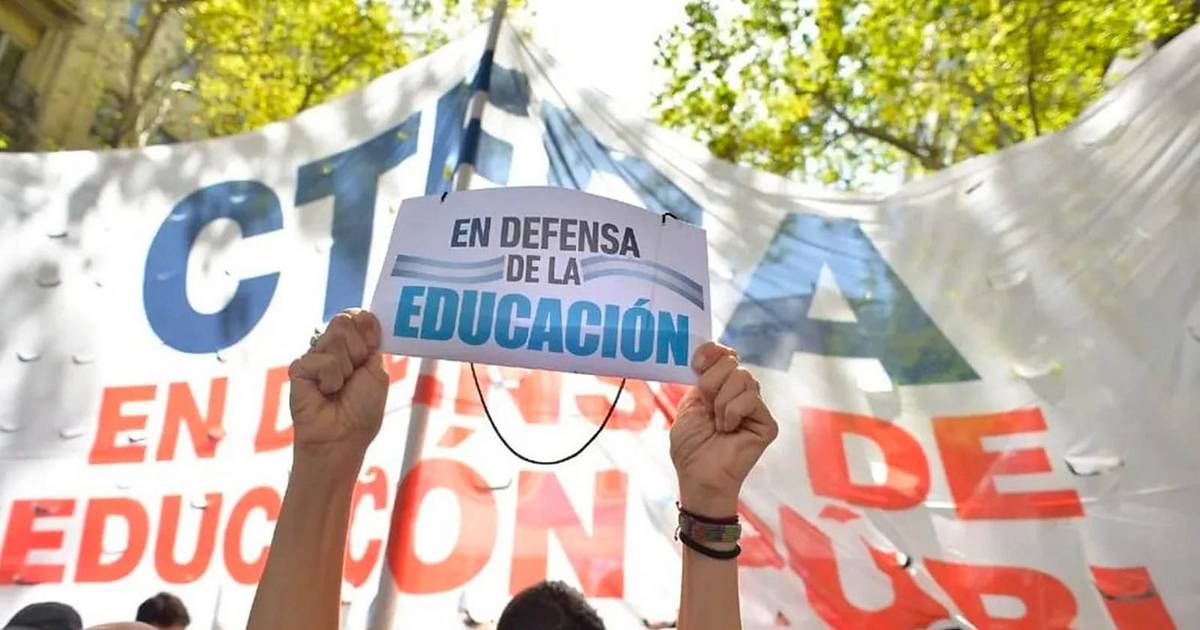 Docentes universitarios inician paro nacional de 48 horas y Marcha ...