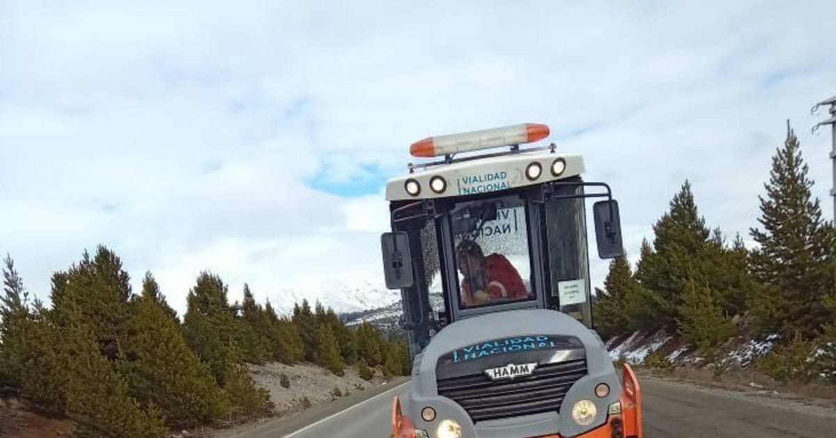 Tareas de bacheo en Ruta Nacional 40 entre El Bolsón y Bariloche ...