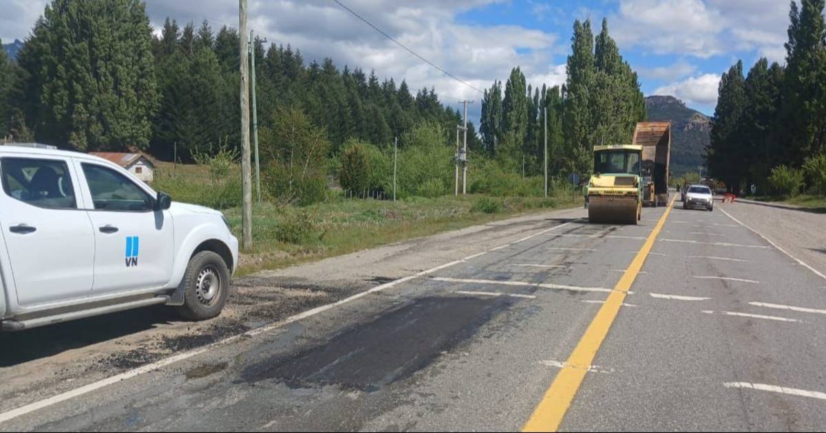 Trabajos de bacheo con mezcla en caliente en la Ruta Nacional 40 ...