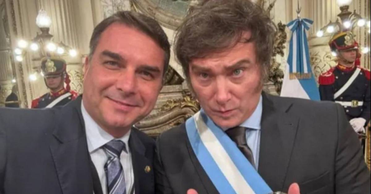 Milei respalda la candidatura presidencial del hijo de Bolsonaro en ...